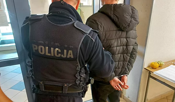 Skatowali 17-latka przed domem