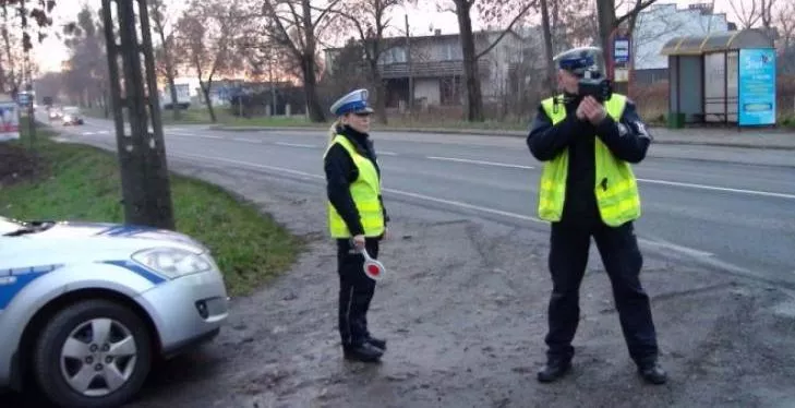 Przed wyjazdem w trasę sprawdź, gdzie obowiązuje odcinkowy pomiar prędkości