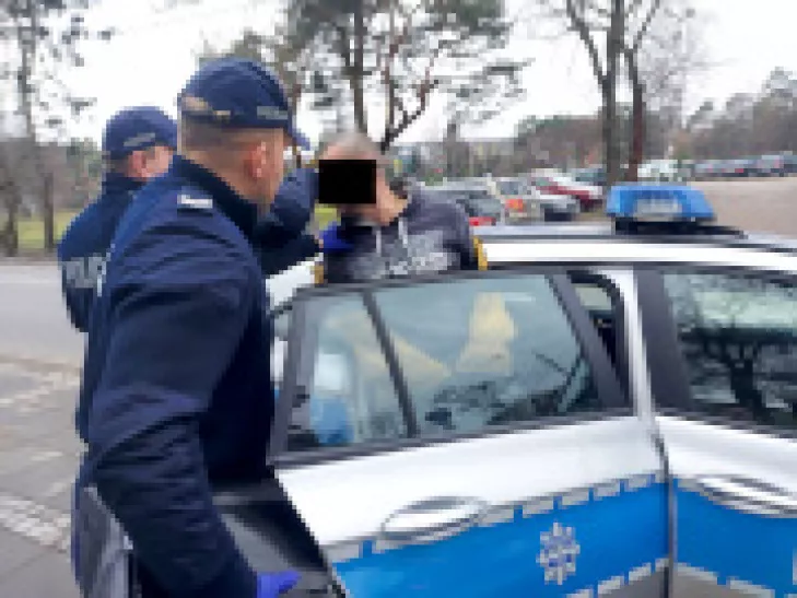 Pijany pomylił posesje i na dodatek znieważył interweniujących policjantów